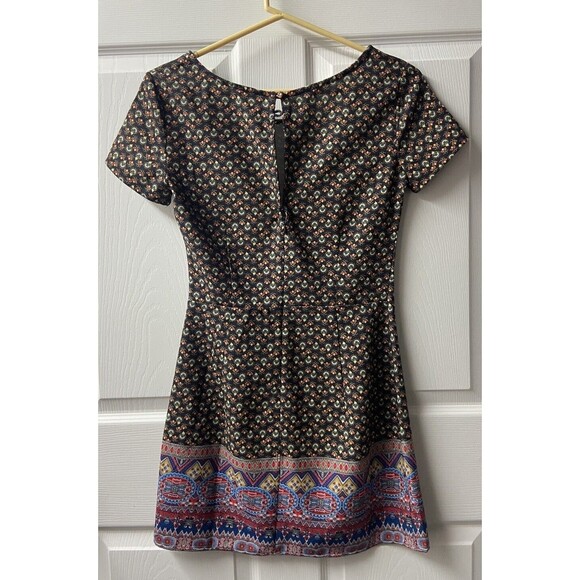 Hollister Dress Juniors Size XS Brown Sheath Floral Round Neck Short Sleeve - Picture 2 of 8